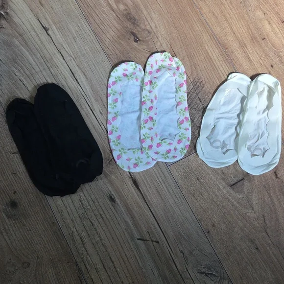 Betsey Johnson \ No-Show Liner Socks Trio - Black, Floral, White - Picture 1 of 7